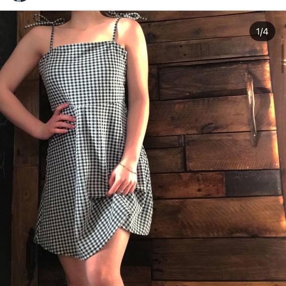 Dress - Picture 3 of 3